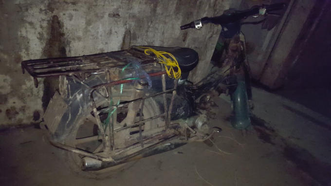 Chiếc xe máy mà chồng chị Hải mưu sinh trước đây để lại cho 15 mẹ con. Ảnh: Huy Trung