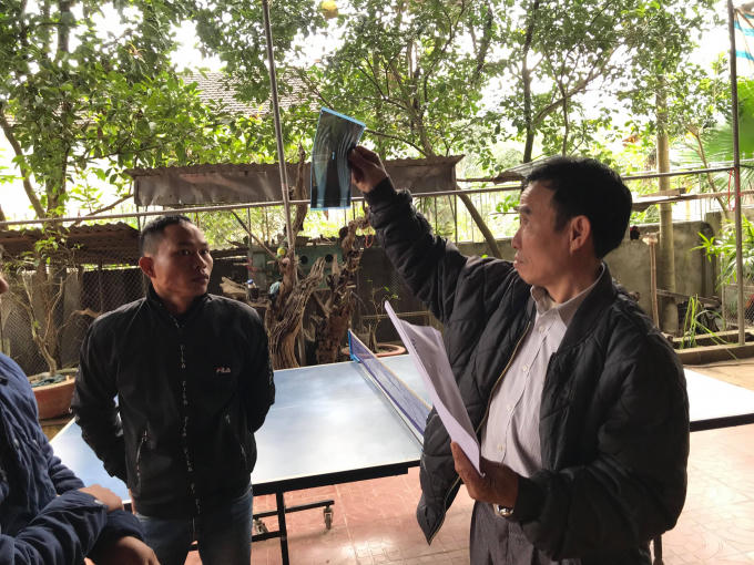 Ông Vi Văn Hùng đã hành nghề 12 năm nay tại xã Ngọc Lâm với bài thuốc gia truyền chữa bệnh xương khớp.