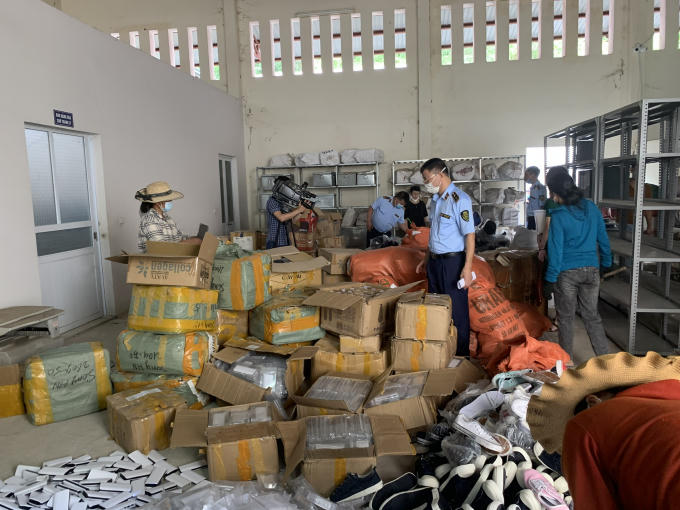 Hòa Bình tiêu hủy hơn 6 nghìn tang vật bị tịch thu do vi phạm hành chính. Ảnh Cục QLTT Hòa Bình