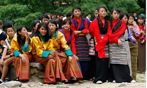 Những nụ cười hạnh phúc có thể nhận thấy trên khuôn mặt của những người dân Bhutan. Ảnh: internet.