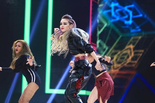 Bước nhảy hoàn vũ 2016 tập 1: Jennifer nóng bỏng với vũ điệu Samba