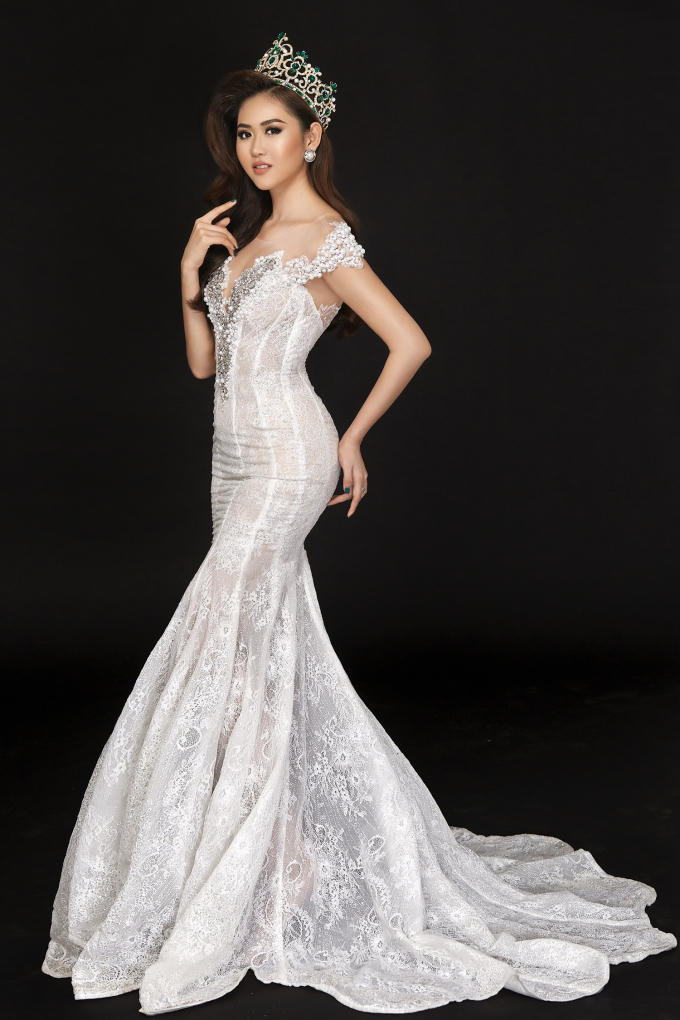 Trúc Ny là tên tuổi còn khá mới mẻ với giới truyền thông, tuy nhiên ít ai biết cô đã từng có một khoảng thời gian tương đối làm việc ở vai trò người mẫu tại các sàn diễn ở TPHCM. Trúc Ny sinh năm 1995, cao 1m73, với số đo hình thể khá chuẩn 89-60-94.