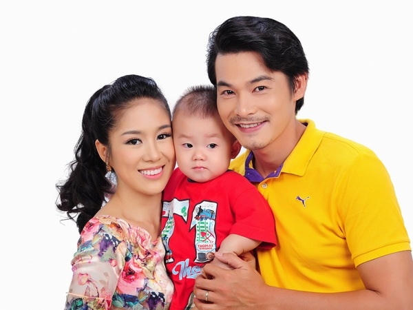 Top 10 c&acirc;u chuyện t&igrave;nh hot nhất l&agrave;ng giải tr&iacute; năm 2015