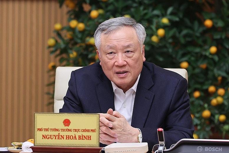 Phó Thủ tướng Thường trực Nguyễn Hoà Bình phát biểu tại phiên họp.
