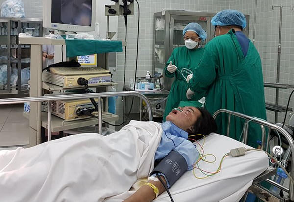 Nạn nhân trong vụ cháy chung cư bị bỏng hô hấp. Ảnh Lê Phương.