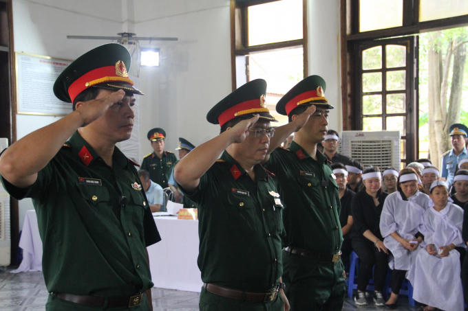 H&igrave;nh ảnh x&uacute;c động lễ viếng, truy điệu hai phi c&ocirc;ng Su-22 về nơi an nghỉ