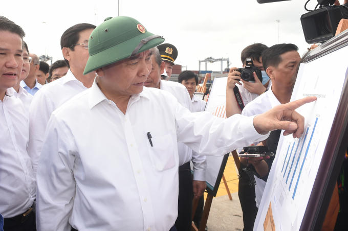 Với tốc độ phát triển 18% mỗi năm như hiện nay, chủ yếu là hàng đi tuyến xa, sử dụng tàu lớn, chỉ cần 3 năm nữa là lượng hàng qua cụm cảng nước sâu Cái Mép - Thị Vải sẽ tăng gấp đôi. Ảnh: VGP/Quang Hiếu