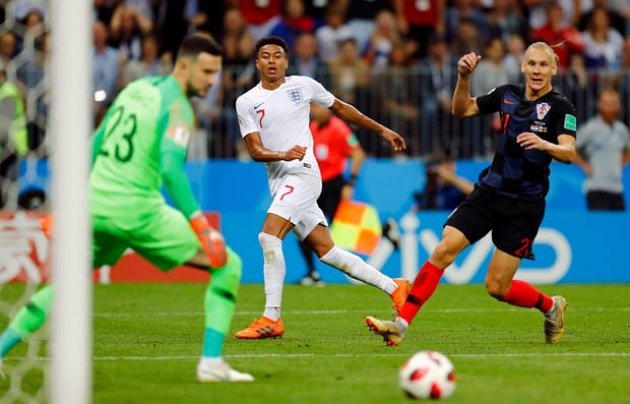 Lingard dứt điểm tệ hại trước Croatia.