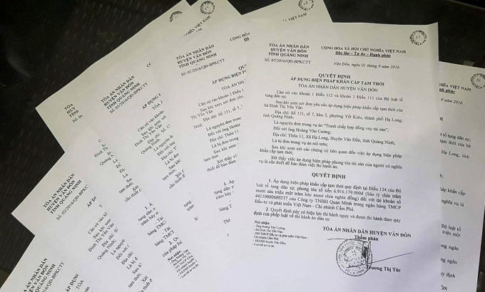 Trong quá trình giải quyết vụ án, TAND huyện Vân Đồn, Quảng Ninh đã ra 8 quyết định phong tỏa tài khoản ngân hàng của hai công ty.