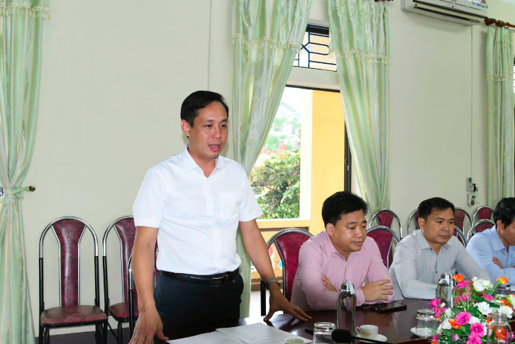 Ông Phùng Thanh Sơn - Bí thư Đảng uỷ xã Liên Minh phát biểu tại buổi trao kinh phí