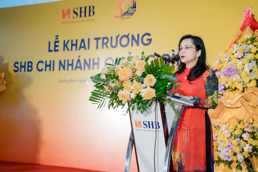 Phát biểu tại Lễ khai trương, Tổng Giám đốc Ngô Thu Hà nhấn mạnh SHB Quảng Bình sẽ hoạt động an toàn, hiệu quả, phát triển vững mạnh đóng góp vào sự phát triển kinh tế xã hội của tỉnh nói riêng và cả nước nói chung