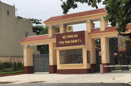 Giám thị trại tạm giam T16 cùng hàng loạt cán bộ bị tạm đình chỉ công tác để xem xét hình thức kỉ luật trong vụ để hai tử tù bỏ trốn.
