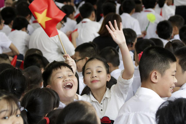 Nét hồn nhiên vô tư trên gương mặt các em học sinh trong ngày khai trường.