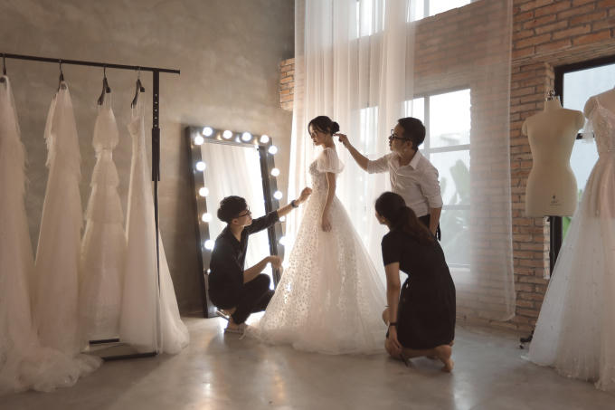 Nhã Phương đích thị là cô dâu của năm khi diện những thiết kế váy cưới trong mơ của mọi cô gái