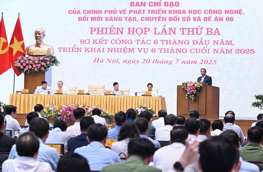 Thủ tướng đề nghị các đại biểu thẳng thắn đánh giá những kết quả đã đạt được, những hạn chế, phân tích nguyên nhân, những bài học kinh nghiệm quý, mô hình hay, cách làm hiệu quả; xác định rõ các nhiệm vụ và sản phẩm cụ thể; công tác phối hợp; công tác kiểm tra, giám sát, đánh giá cán bộ - Ảnh: VGP/Nhật Bắc