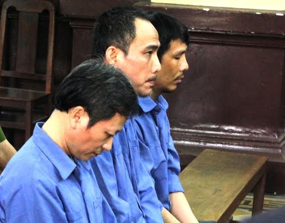 Các bị cáo trước vành móng ngựa.