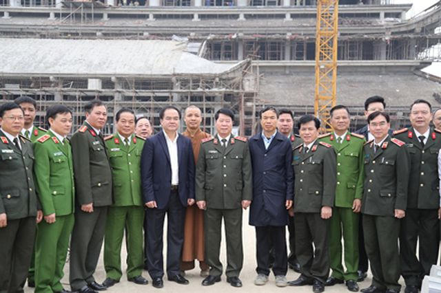 Đoàn công tác tại buổi kiểm tra thực địa.