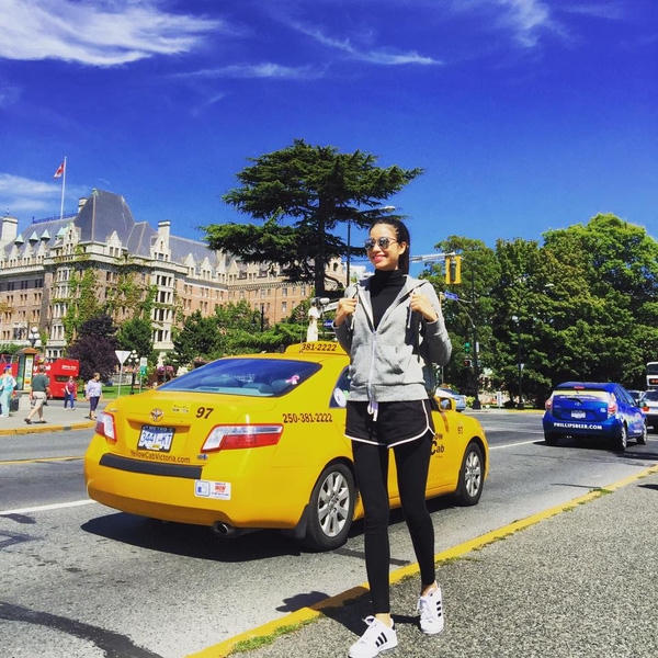 Phạm Hương diện trang phục thể thao trông thật khỏe khoắn và cá tính. Ảnh: internet.