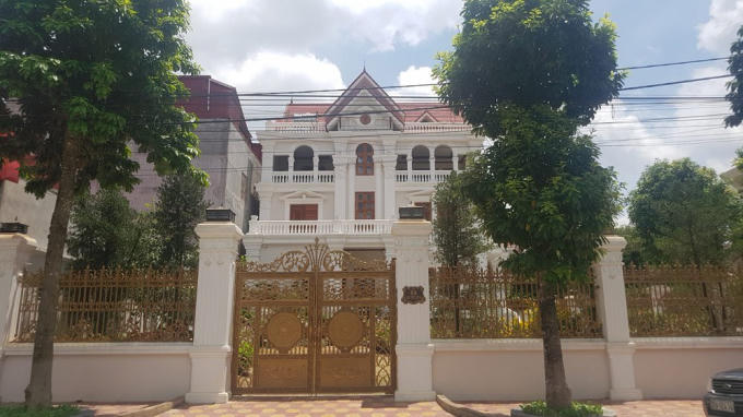 Nó được thiết kết cầu kỳ