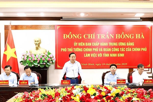 Phó Thủ tướng Chính phủ Trần Hồng Hà phát biểu tại buổi làm việc.