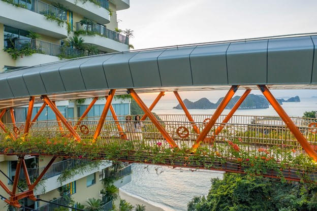 Flamingo tiếp tục lan tỏa trường phái kiến trúc Flamingo Flower & Forest In The Sky đến các dự án mới trong năm 2024. Ảnh: Cầu Mây, Flamingo Cát Bà.
