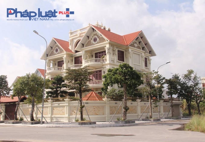 Cận cảnh những t&ograve;a l&acirc;u đ&agrave;i khủng của đại gia đất mỏ