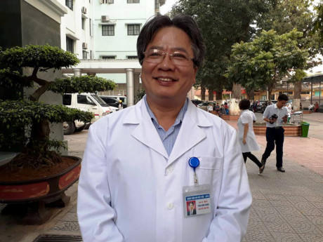 GS.TS Trần Bình Giang- GĐ BV Việt Đức vui mừng chia sẻ về sự thành công của ca ghép tạng phức tạp (Ảnh: Thùy Linh).
