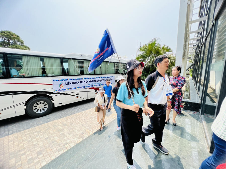 Gần 400 đại biểu đến tham quan, trải nghiệm Khu du lịch quốc tế Đồi Rồng.