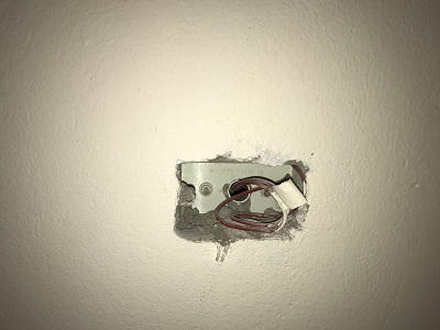 Ổ điện lộ thiên hết sức nguy hiểm.