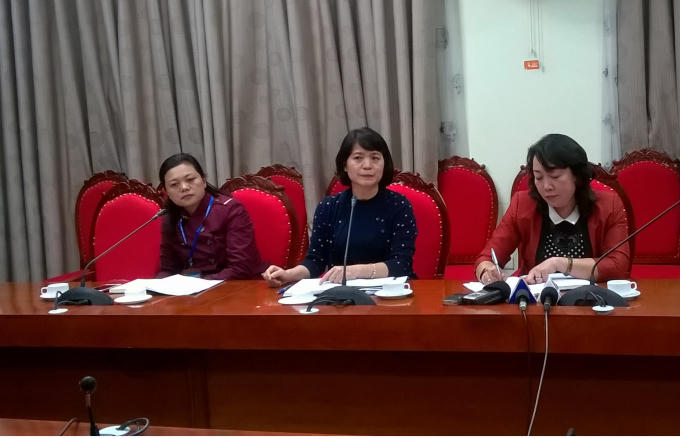 Đại diện Sở GD&ĐT Hà Nội và phòng Giáo dục quận Hai Bà Trưng trong cuộc họp báo trả lời về vụ việc tại nhóm lớp Sen Vàng. Ảnh: Hoàng Duy.