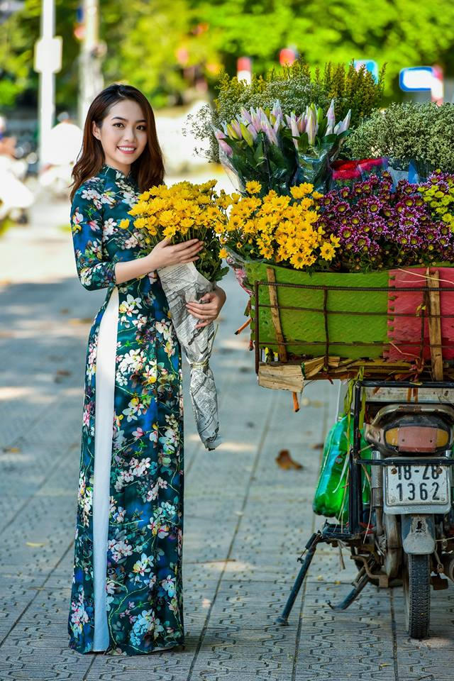 Những chiếc xe hoa tạo tô điểm thêm vẻ lãng mạn trên đường phố Thủ đô.