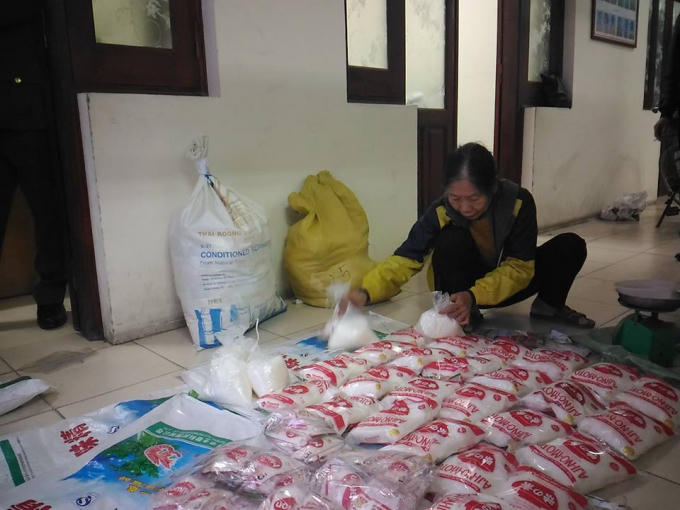 Đối tượng cùng với số tang vật thu giữ được.