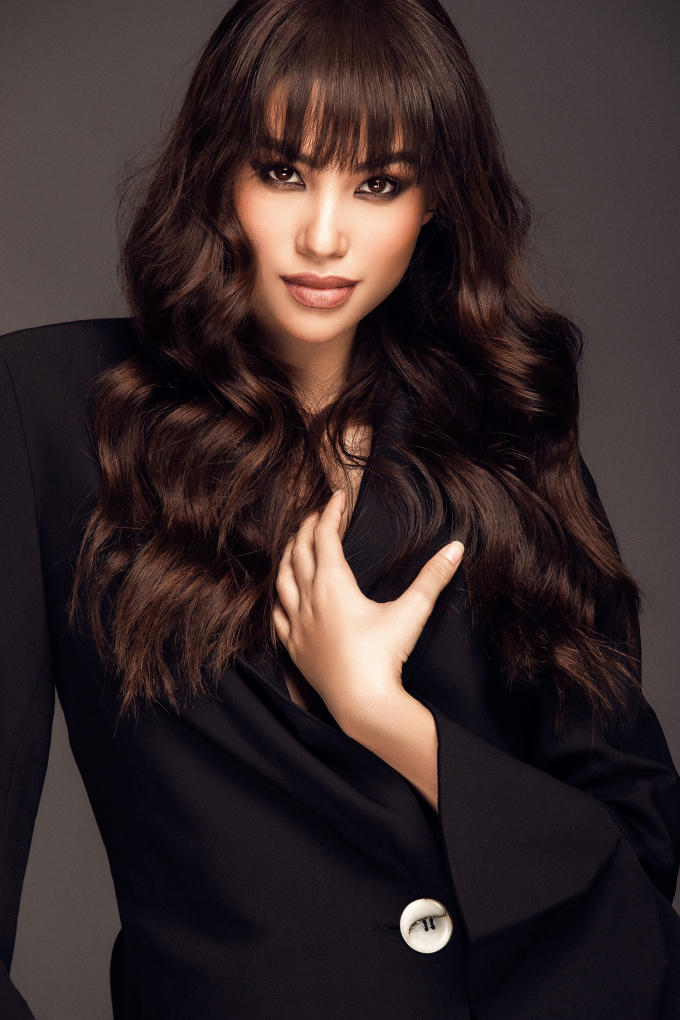 Phạm Hương “về chung nhà” với Nicole Scherzinger khi đầu quân vào công ty agency quốc tế