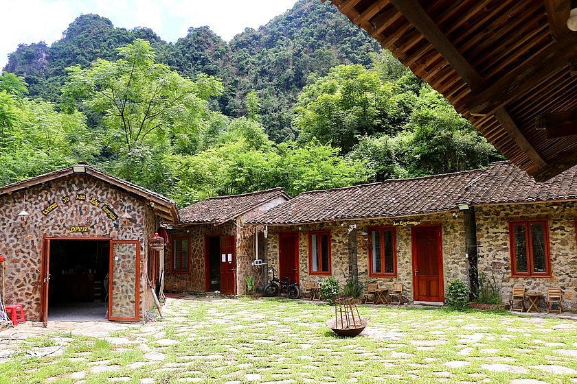 Phát triển du lịch giúp người dân tại làng đá Khuổi Ky có cuộc sống ổn định hơn. (Ảnh: Lê Hanh)