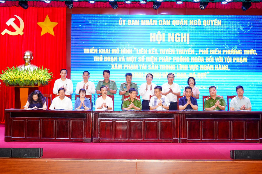 Ký kết và thông qua giao ước thi đua.