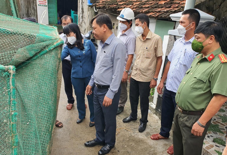 Thứ trưởng Bộ NN&amp;amp;PTNT cho rằng cần thiết phải nghiên cứu tìm ra một vật liệu làm lồng nuôi mới, chịu được gió bão.