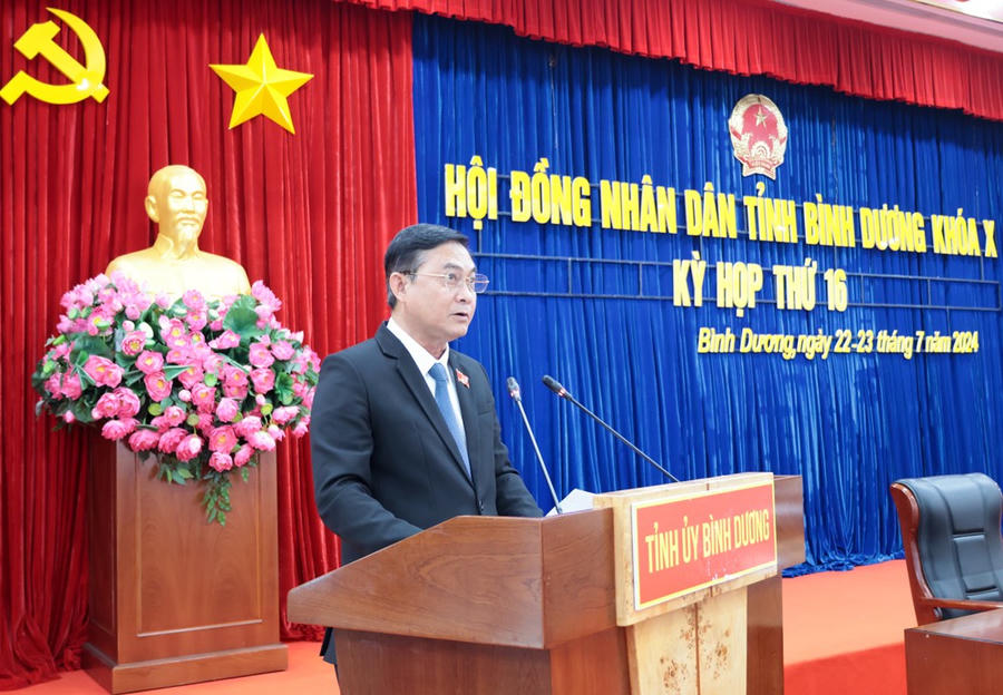Chủ tịch HĐND tỉnh Nguyễn Văn Lộc phát biểu khai mạc Kỳ họp.