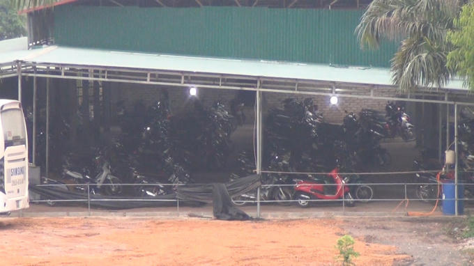 Bắc Giang: Chưa được cấp ph&eacute;p, b&atilde;i xe đưa đ&oacute;n c&ocirc;ng nh&acirc;n Sam Sung vẫn ngang nhi&ecirc;n hoạt động