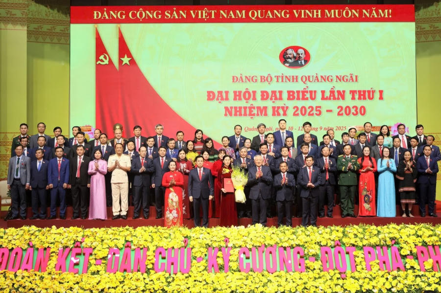 Ban Chấp hành Đảng bộ tỉnh Quảng Ngãi nhiệm kỳ 2025 - 2030 ra mắt..