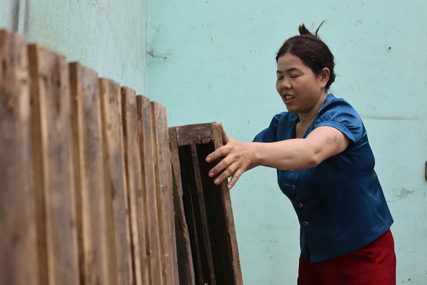 Người dân mong sớm có đất tái định cư.