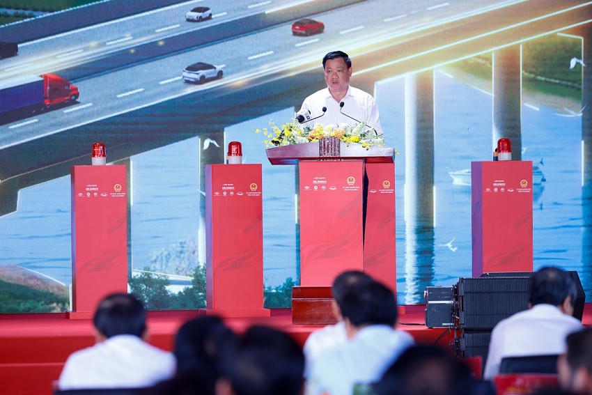 Bí thư Tỉnh ủy Thái Bình Nguyễn Khắc Thận phát biểu tại Lễ khởi công - Ảnh: VGP