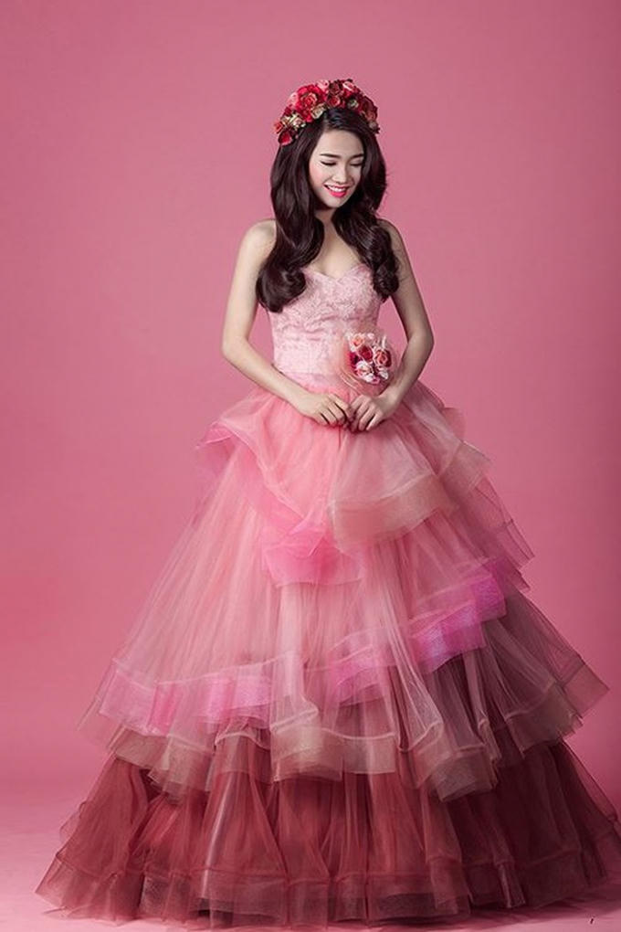 D&acirc;n mạng 'ph&aacute;t sốt' với ảnh v&aacute;y cưới của 'c&ocirc; d&acirc;u th&aacute;ng 9' Nh&atilde; Phương