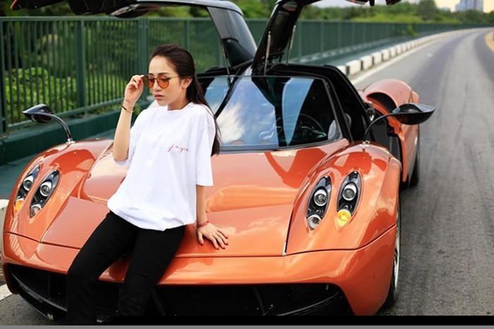 Những bóng hồng không tiếc tiền chơi siêu xe ở Việt Nam