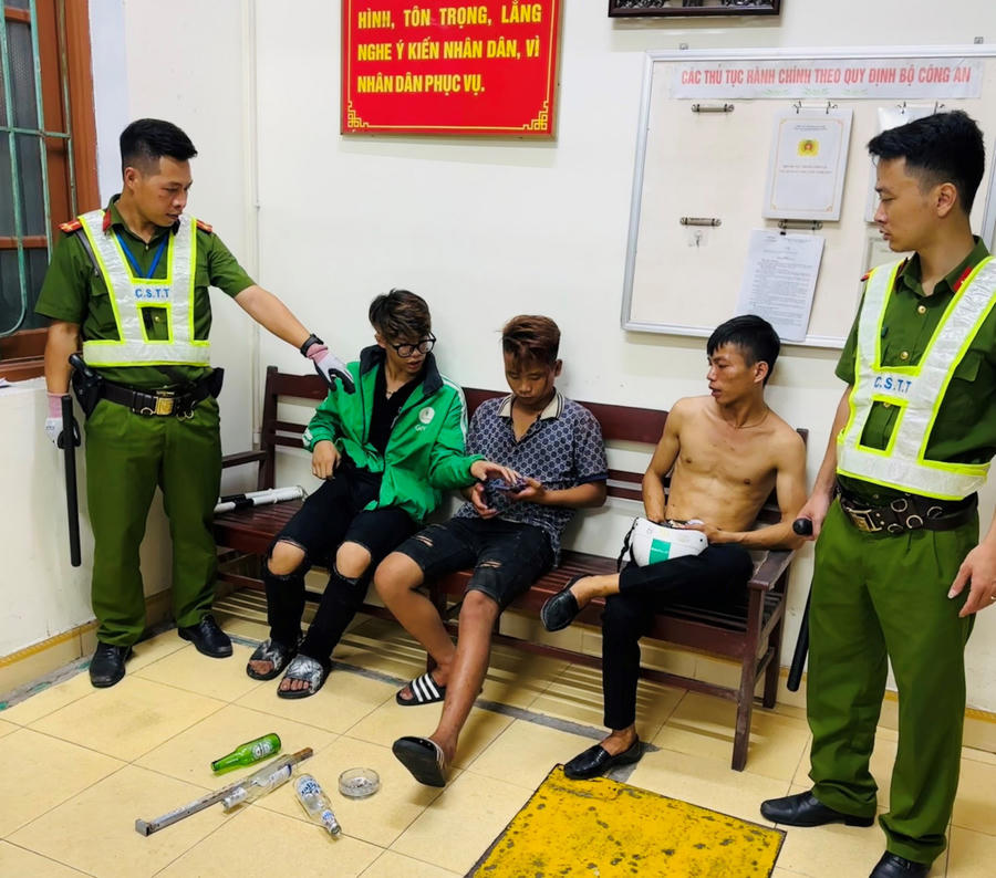 bat-giu-nhom-doi-tuong-thanh-nien-gay-go-danh-nhau