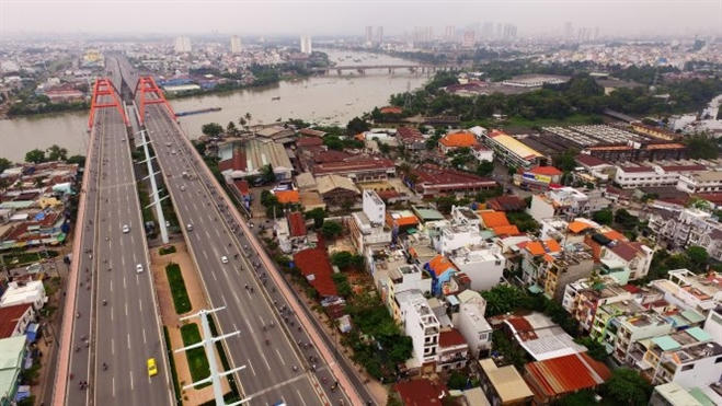 Việc quá tải trong nội thành là một trong những yếu tố dẫn đến việc các đại gia đi ra ngoại thành tìm dư địa mới.