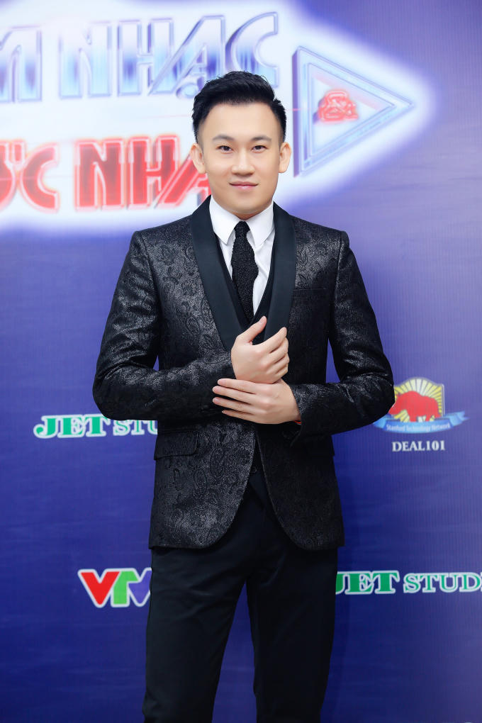 Dương Triệu Vũ bật mí: “Đàm Vĩnh Hưng sẵn sàng trao lại ngai vàng Ông hoàng nhạc Việt cho tôi”