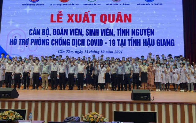 100 cán bộ, sinh viên Đại học Y Dược Cần Thơ hỗ trợ Hậu Giang tiêm vắc xin Covid-19