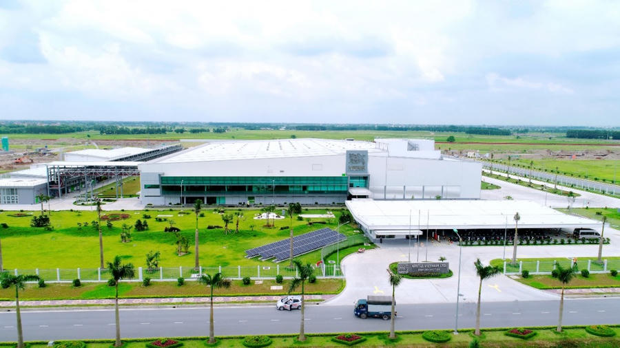 Nhà máy Nestlé Bông Sen, tỉnh Hưng Yên, được xây dựng trên diện tích 10 ha phát triển dòng sản phẩm thức uống dinh dưỡng dạng nước đáp ứng nhu cầu trong nước.