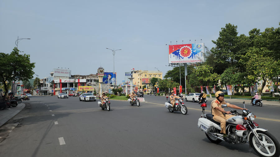 Bố trí lực lượng tuần tra, kiểm soát các địa điểm vui chơi, mua bán.