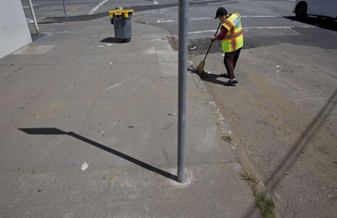 B&agrave; cụ qu&eacute;t r&aacute;c gốc Việt trở th&agrave;nh